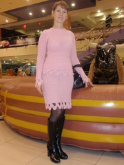 Розовый костюм,  состоящий из юбки и свитера