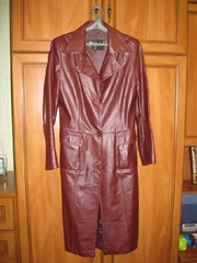  Продам кожаный женский плащ 1600 грн.  бу