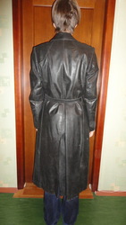 Черный  кожаный плащ в стиле 80-х