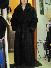 Красивая,  комфортная шуба из нутрии. Размер М-L