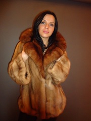 Полушубок цвета ореховая пастель с воротником из соболя - Kasta-Mexa