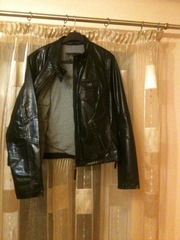 продам  совсем новую стильную кожанную куртку