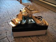 Продам новые женские кожанные босоножки