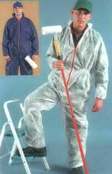 Одноразовый комбинезон на молнии с капюшоном от 14.36