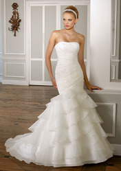 Платье Mori Lee (США), 5000 грн. очень выгодно подчеркивает фигуру