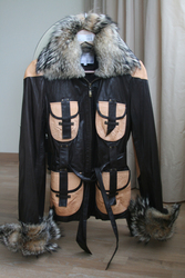 Кожаная женская куртка б/у с мехом