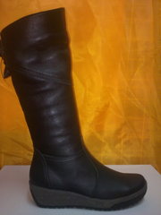 сапоги зимние сзади на шнурке на сплошной подошве кожа