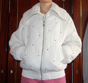 Теплая стеганая курточка фирмы BRAVO со стразами – размер L.