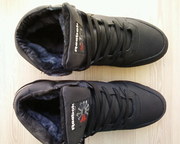 Кроссовки зимние на цигейке 410 грн.