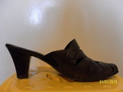 удобные кожаные сабо