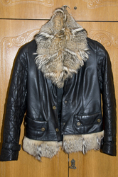 Продам черную кожаную куртку с мехом