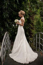 Продам итальянское свадебное платье, кружево ручной работы.