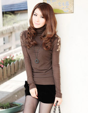 Гольф с кружевными ажурными плечами, коричневый Всего-120грн