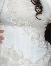 Продам свадебное платье, к нему подарок!