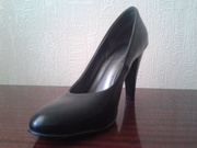 Продам две пары женских туфель!