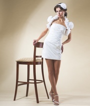 Стильное короткое свадебное платье