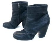 Фирменные кожаные полусапожки Vince Camuto, р 38, 5, по стельке 25, 5с