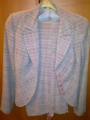 продам отличный костюм троечка